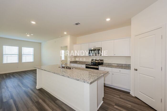 Building Photo - 8348 Sniptoe Dr