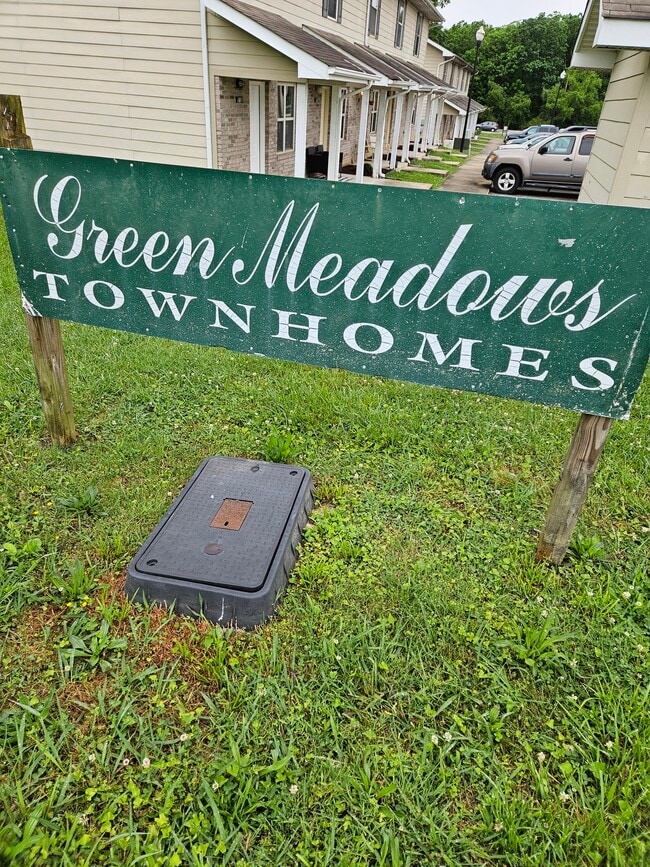 Building Photo - 17 Green Meadows Ln