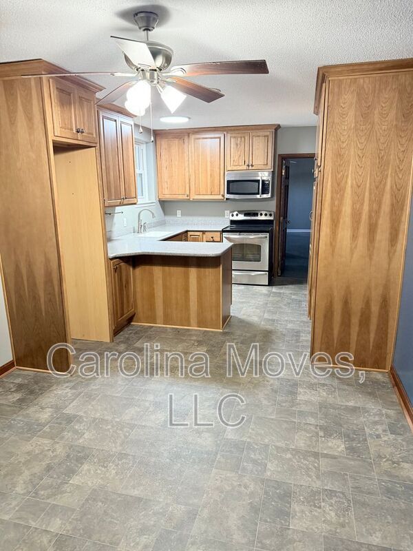 Building Photo - 121 Chipwood Ln