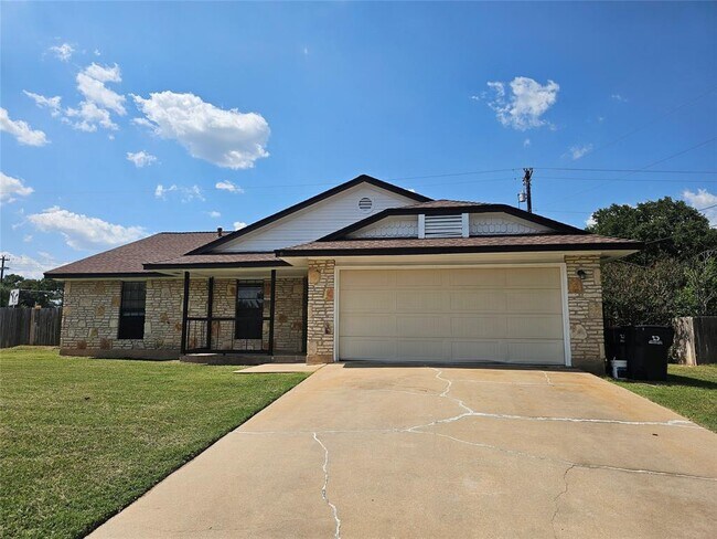 Primary Photo - 904 Woodview Dr