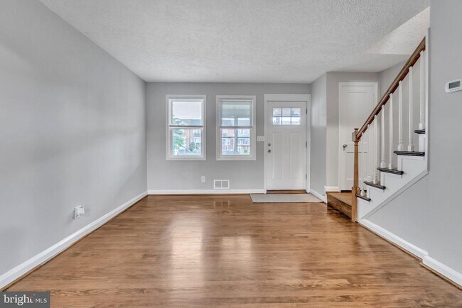 Building Photo - 3422 Dunran Rd