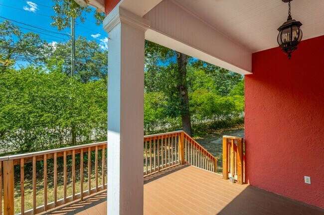 Building Photo - 2 Bedroom Home in North Chattanooga