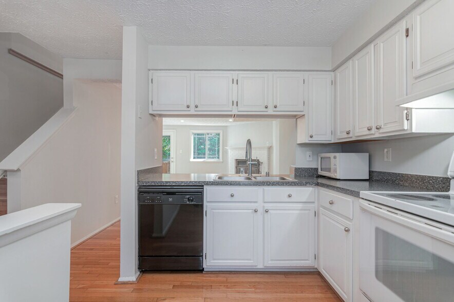 Building Photo - 1638 10th St S