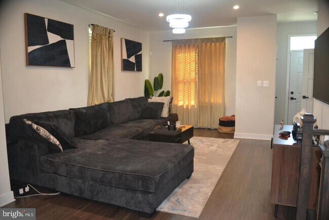 Building Photo - 1015 Rampart Dr