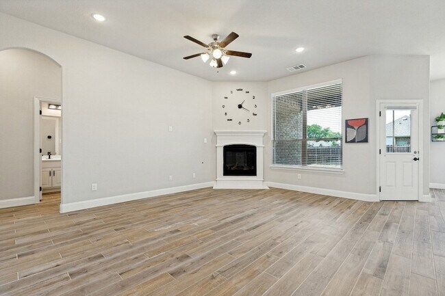 Building Photo - 4005 Gray Wolf Dr