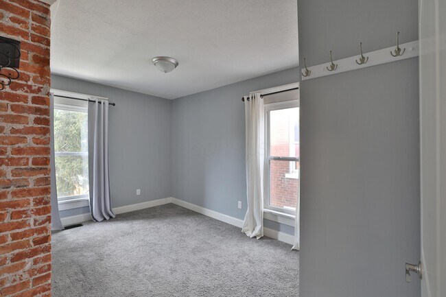 Building Photo - 693 Wilson Ave