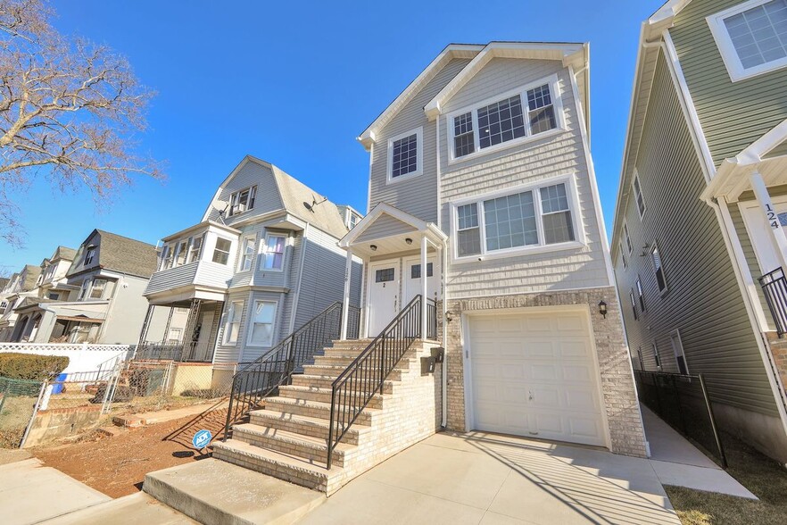 Building Photo - 126 N 15th St