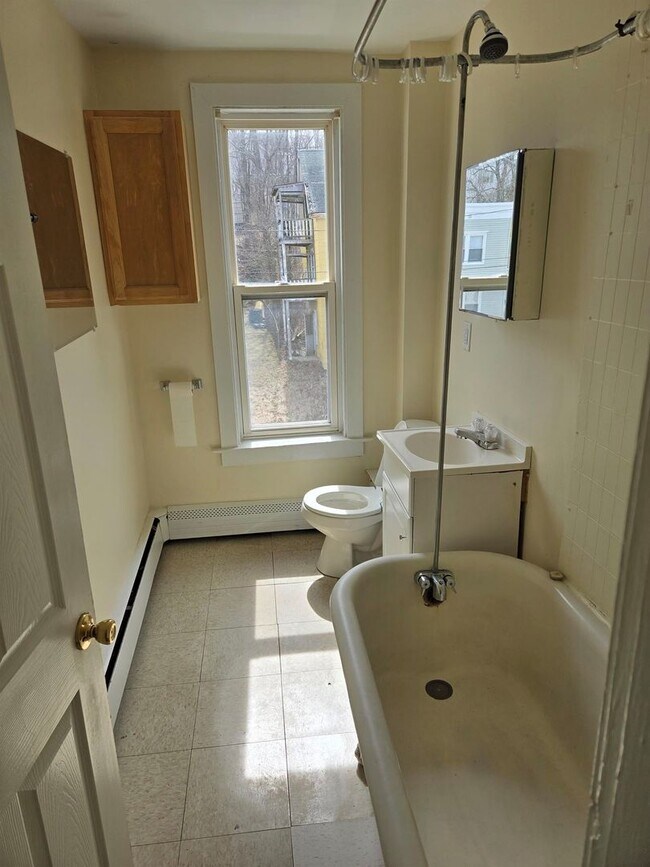 Building Photo - 62 Cook St