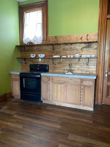 Building Photo - 223 E Main St