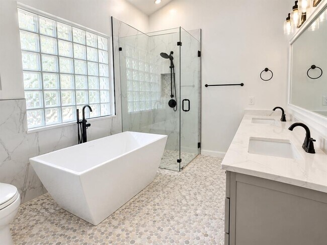 Building Photo - 3844 Laurel Ridge Dr