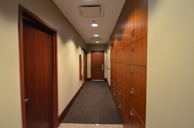 Building Photo - 33 W Ontario St
