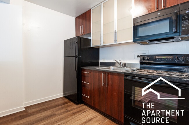 Building Photo - 3130 N Lake Shore Dr