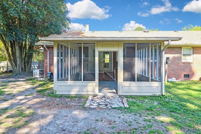 Building Photo - 1510 Crescent Dr