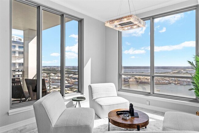 Building Photo - 449 S 12th St