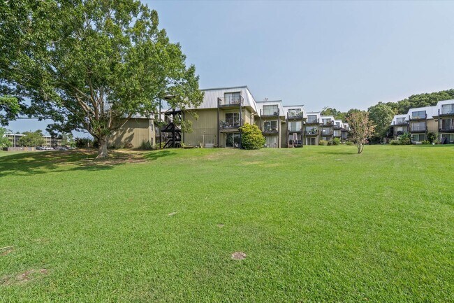 Building Photo - 119 Riverbend Dr