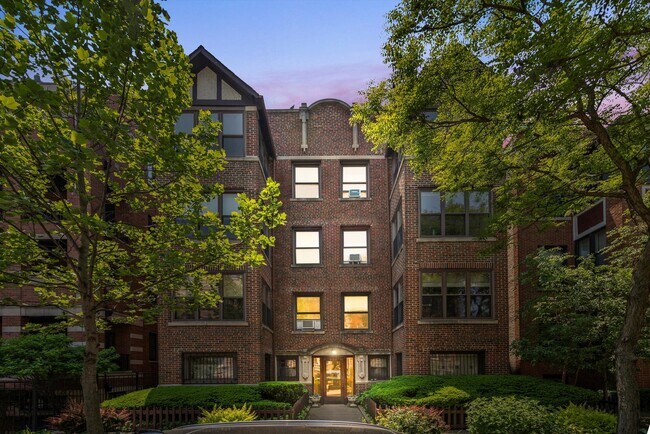 Building Photo - 629 W Buckingham Pl