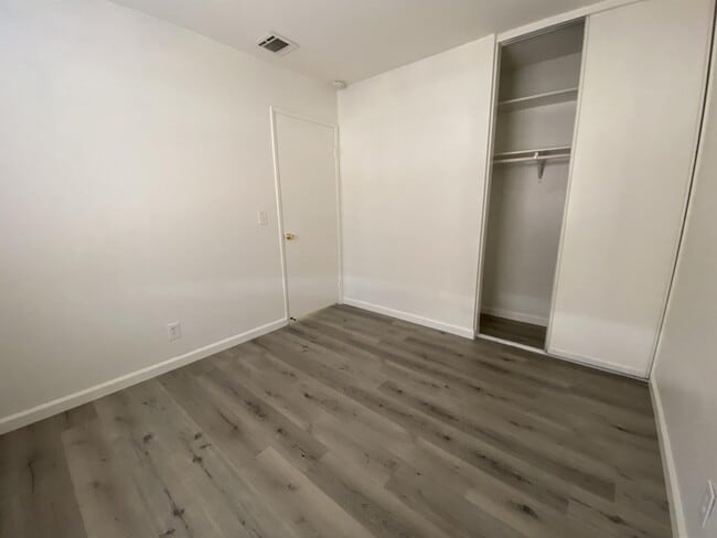 Building Photo - 2929 S Cedar Ridge Pl