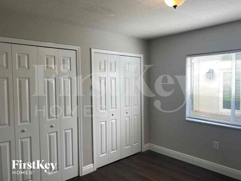 Building Photo - 16119 SW 61st Ln