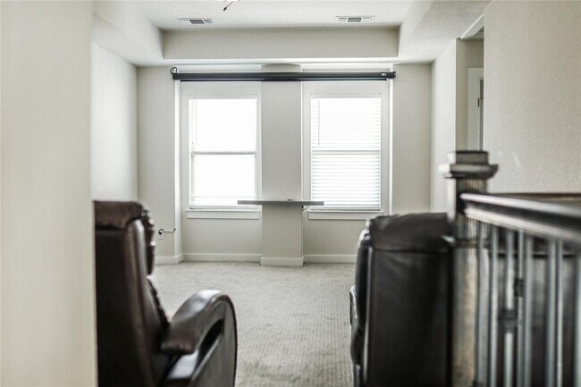 Building Photo - 112 Rosebush Dr