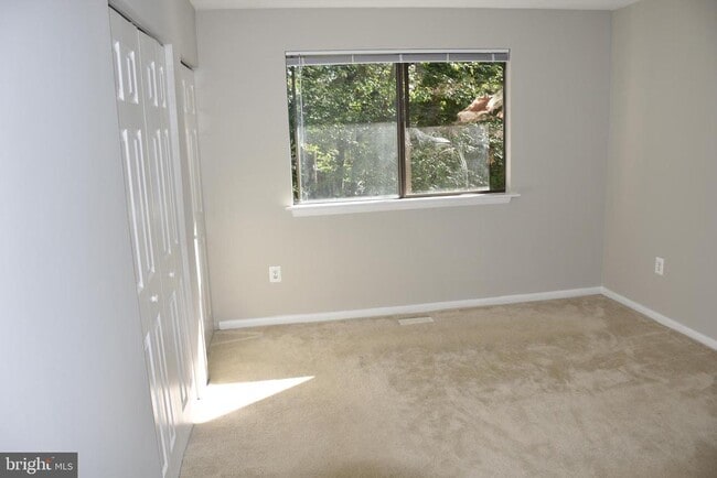 Building Photo - 10665 Myrtle Oak Ct