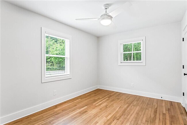 Building Photo - 425 Holderness St SW