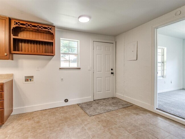 Building Photo - 425 E Eufaula St