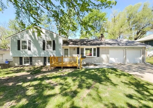 Building Photo - 7808 Crescent Ave