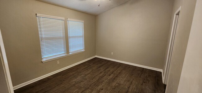 Building Photo - 3002 NW 76th Terrace