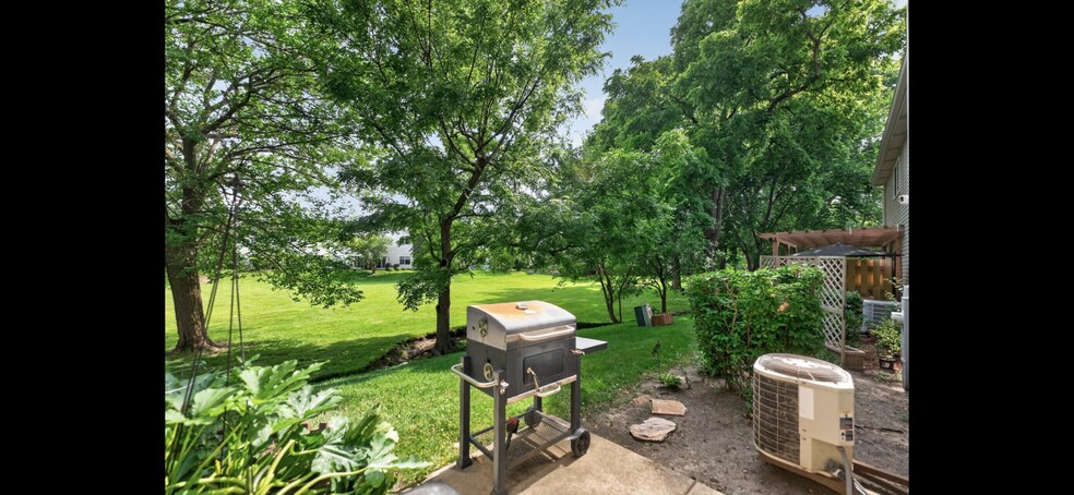 Building Photo - 949 Tanager Ct