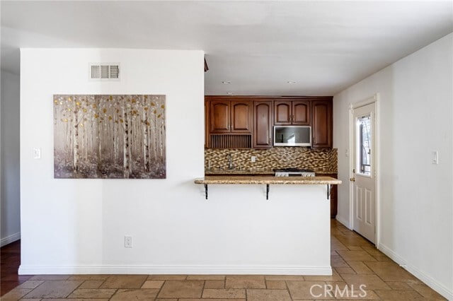 Building Photo - 7044 White Oak Ave