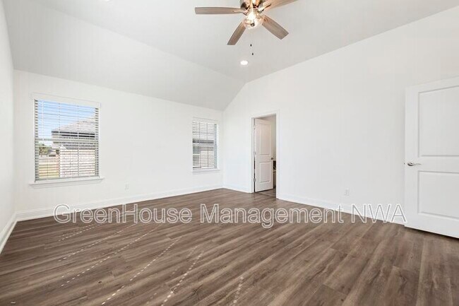 Building Photo - 710 W Jillian St