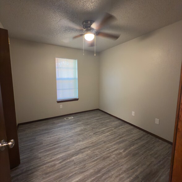Building Photo - 100 Lochwood Cir