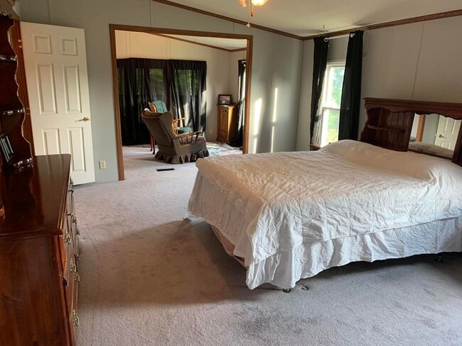 Building Photo - Welcome to this  4-bedroom, 2-bathroom home located in the picturesque Sevierville, TN.