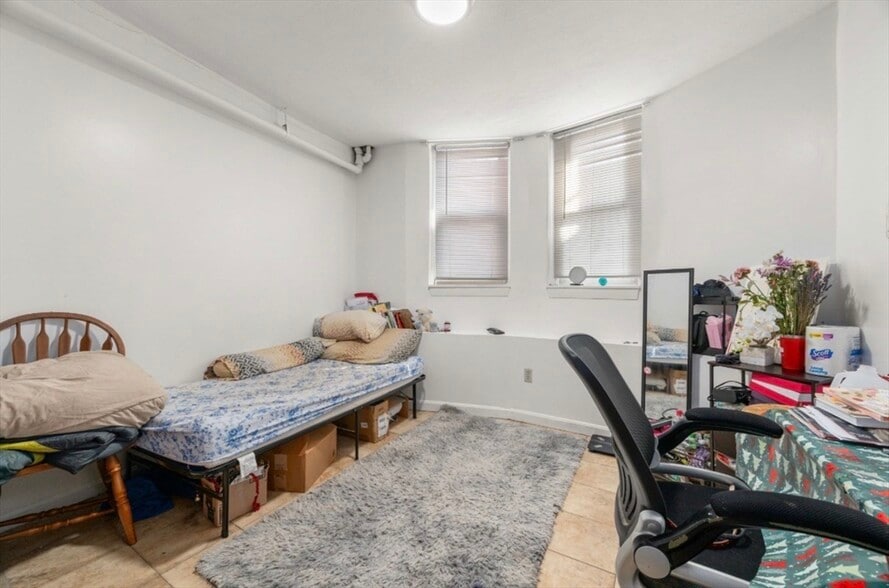 Building Photo - 2 Colliston Rd