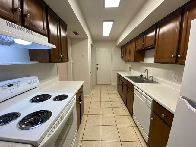 Building Photo - Duplex Homes 3/2/2