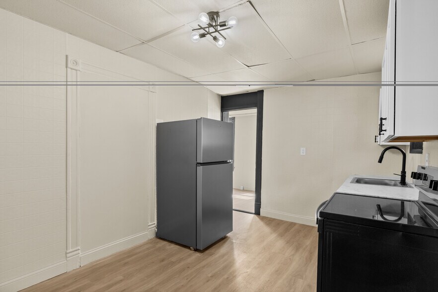 Building Photo - 3630 Tholozan Ave