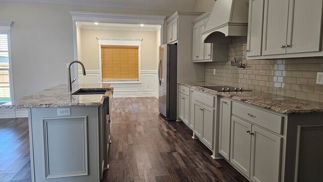 Building Photo - Knights Landing four bedroom home