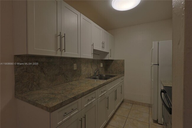 Building Photo - 7230 Fairway Dr