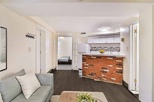 Building Photo - 821 North Carolina Ave SE