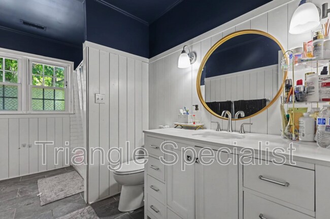 Building Photo - 4101 Pickwick Dr
