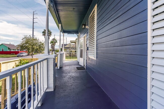 Building Photo - 3913 Avenue H