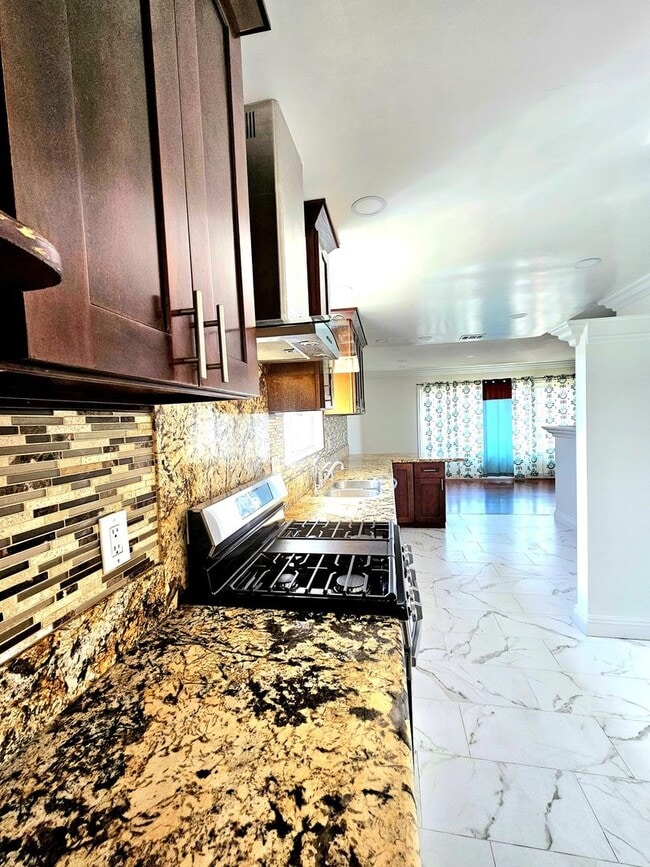 Building Photo - Beautiful Rental In Buena Park