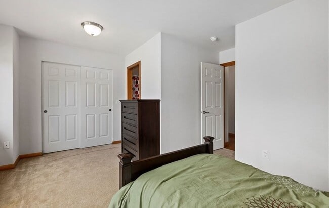 Building Photo - 4 Bed 3Bath Beautiful Single-family House ...