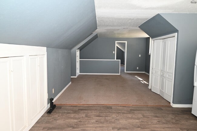 Building Photo - 1110 Rosemary Dr