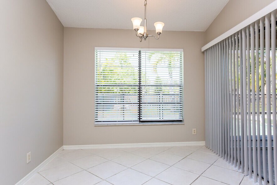 Building Photo - 1455 Thornbank Ln