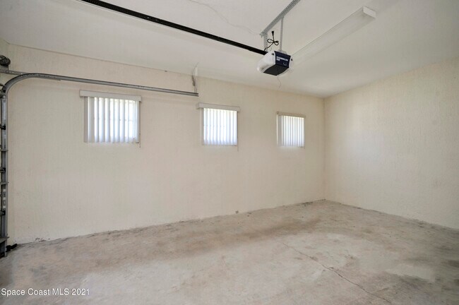 Building Photo - 117 Lancha Cir