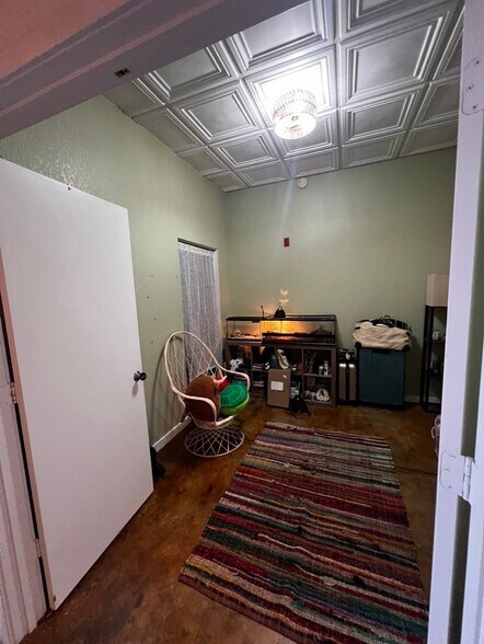 Building Photo - 420 N Adams St
