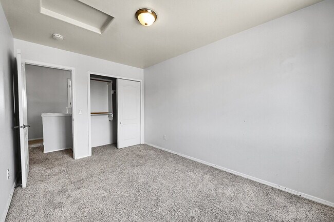 Building Photo - $2,995, 4 bed, 3.5 bath, located in Monume...