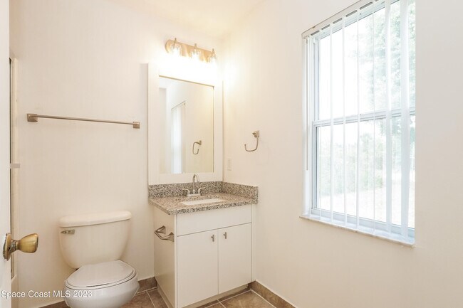 Building Photo - 502 Whitehall Ave SW