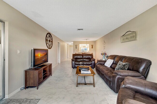 Building Photo - 5943 Areca Palm Ct
